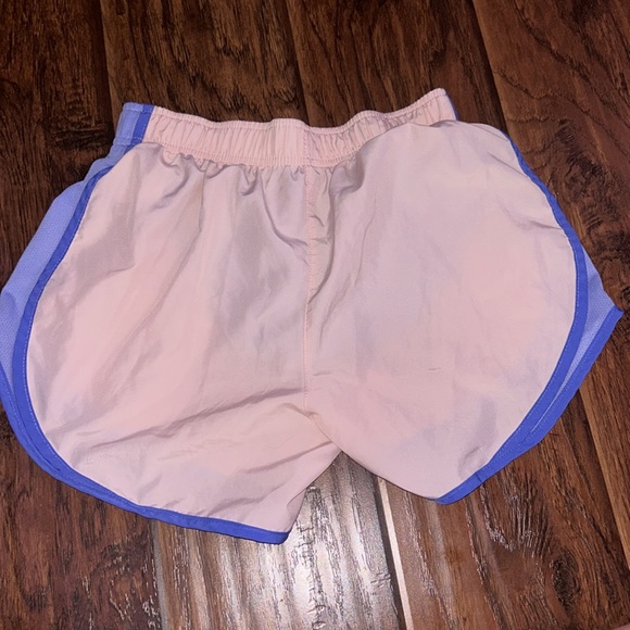 Nike dri-fit shorts in a light pink - Picture 2 of 2